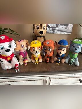 PAW PATROL LOT OF 13 PLUSH TOYS / AND ACTION FIGURE CHARACTERS P2